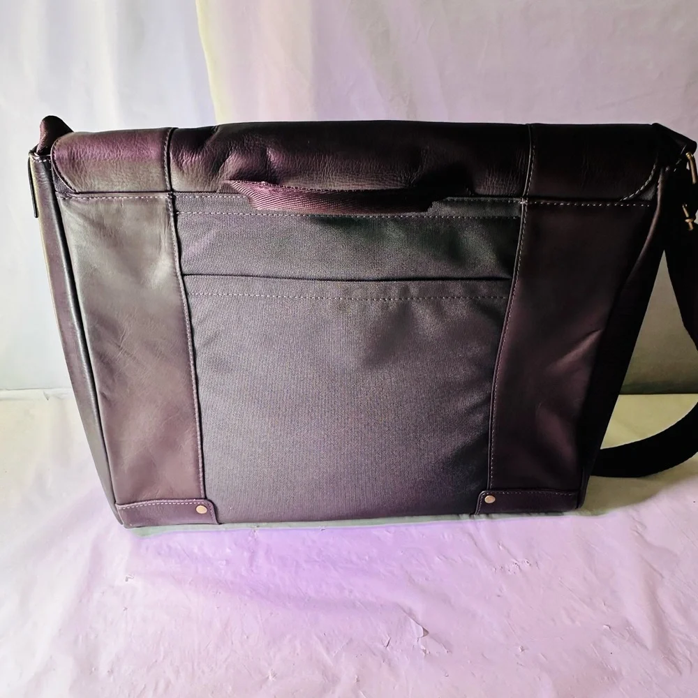 solo Brown Leather Messenger Bag with Adjustable Strap
